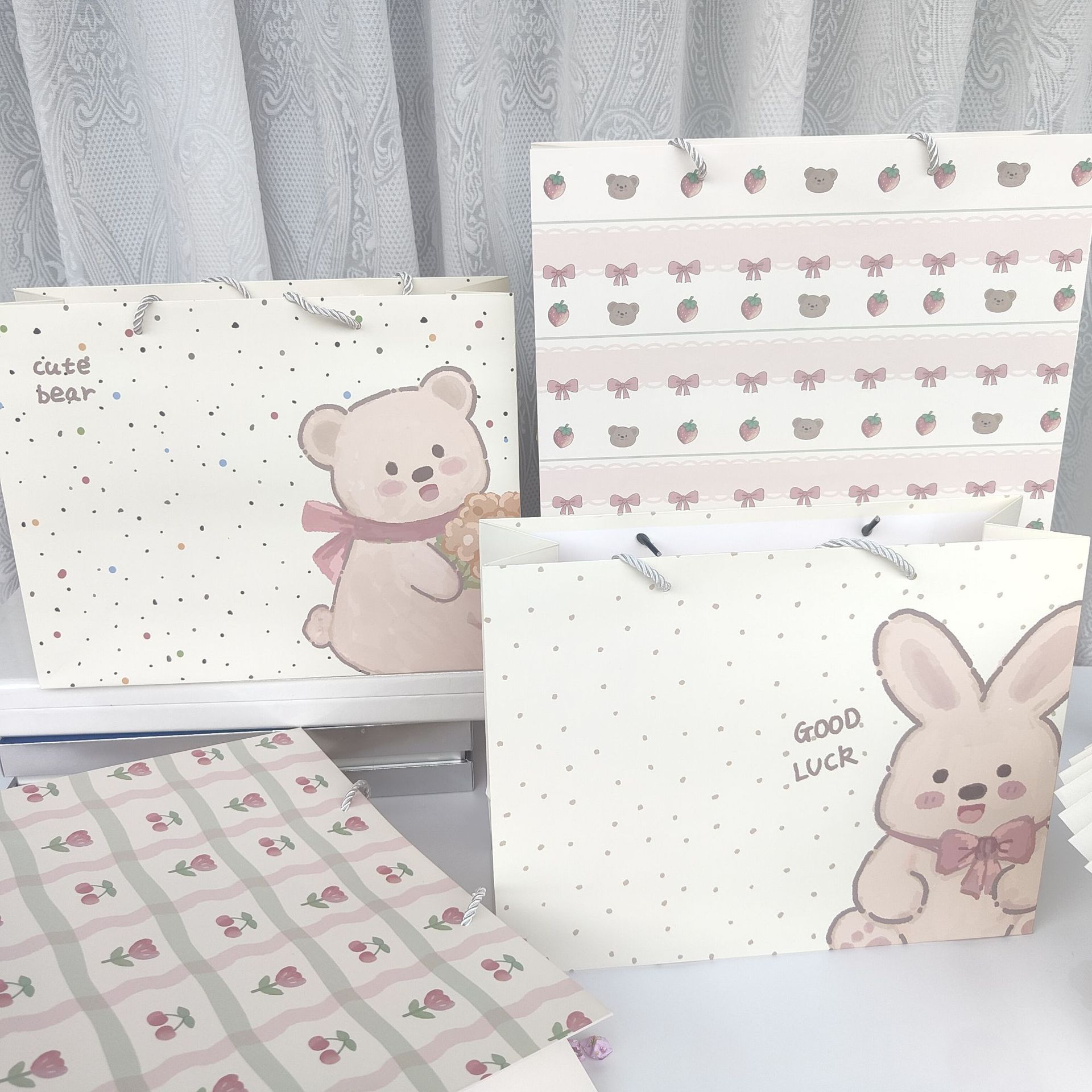 萌趣卡通波点手提袋250g白卡加厚纸袋生日礼物包装伴手礼品袋现货