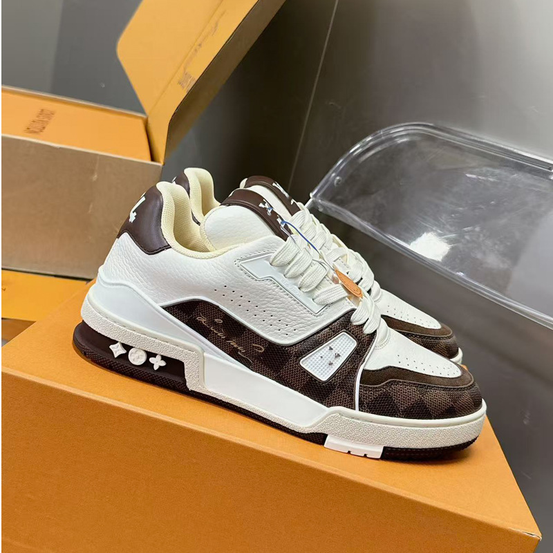 Zapatos de moda europeos Guangzhou de alta versión驴 entrenador zapatos deportivos ociosos de cuero universal para hombres y mujeres