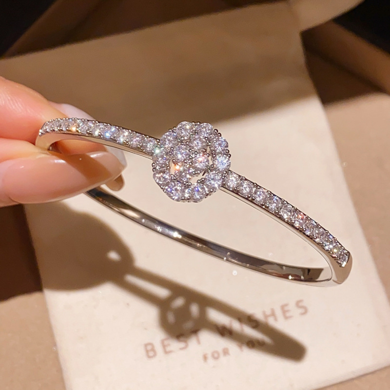 El temperamento francés arco de zircon pulsera de doble capa dulce ins pulsera de viento lujoso ligero de alto nivel sensación de joyas versátiles para mujeres