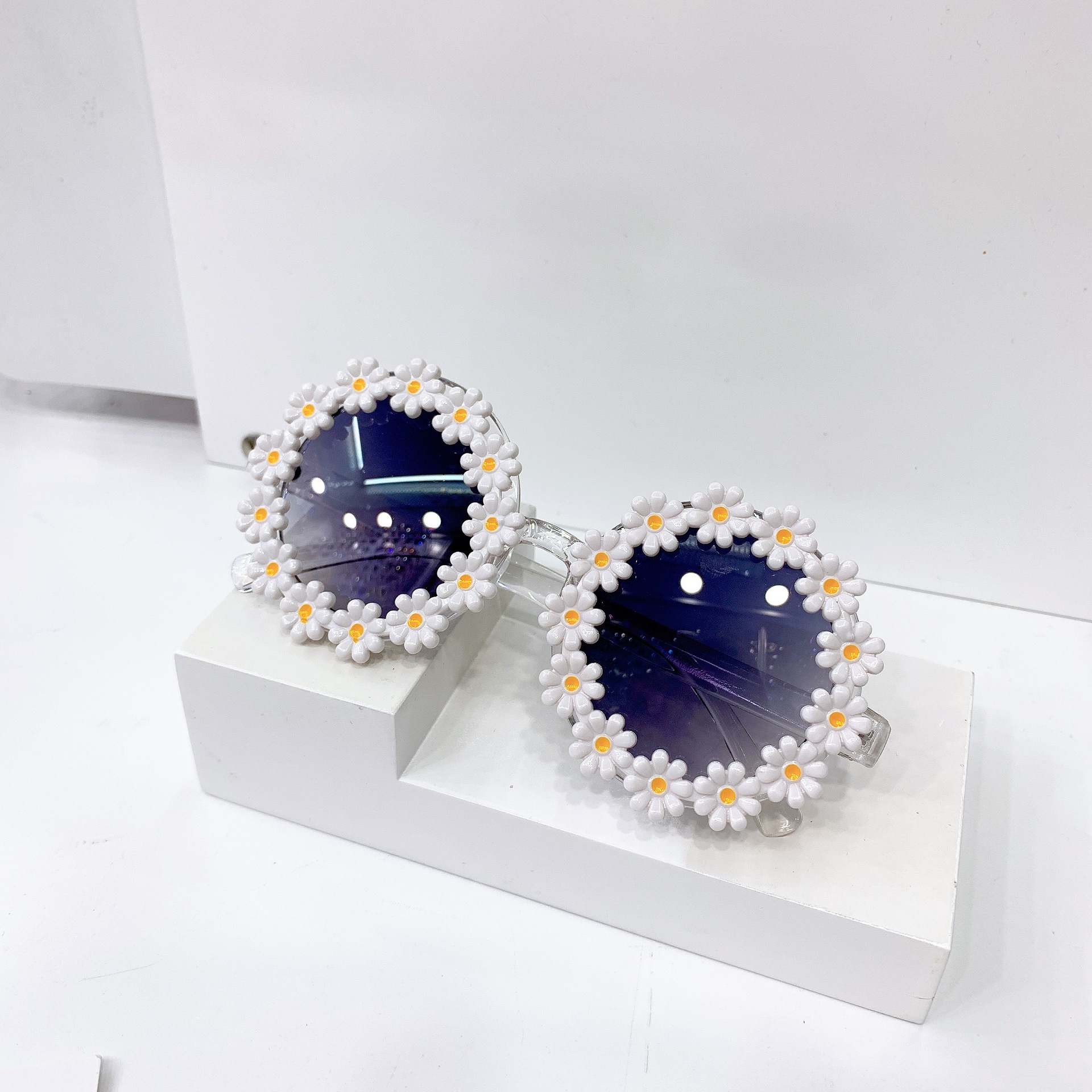 新款个性春季出游街拍眼镜女生野餐拍照装饰小雏菊太阳镜小花墨镜|ms