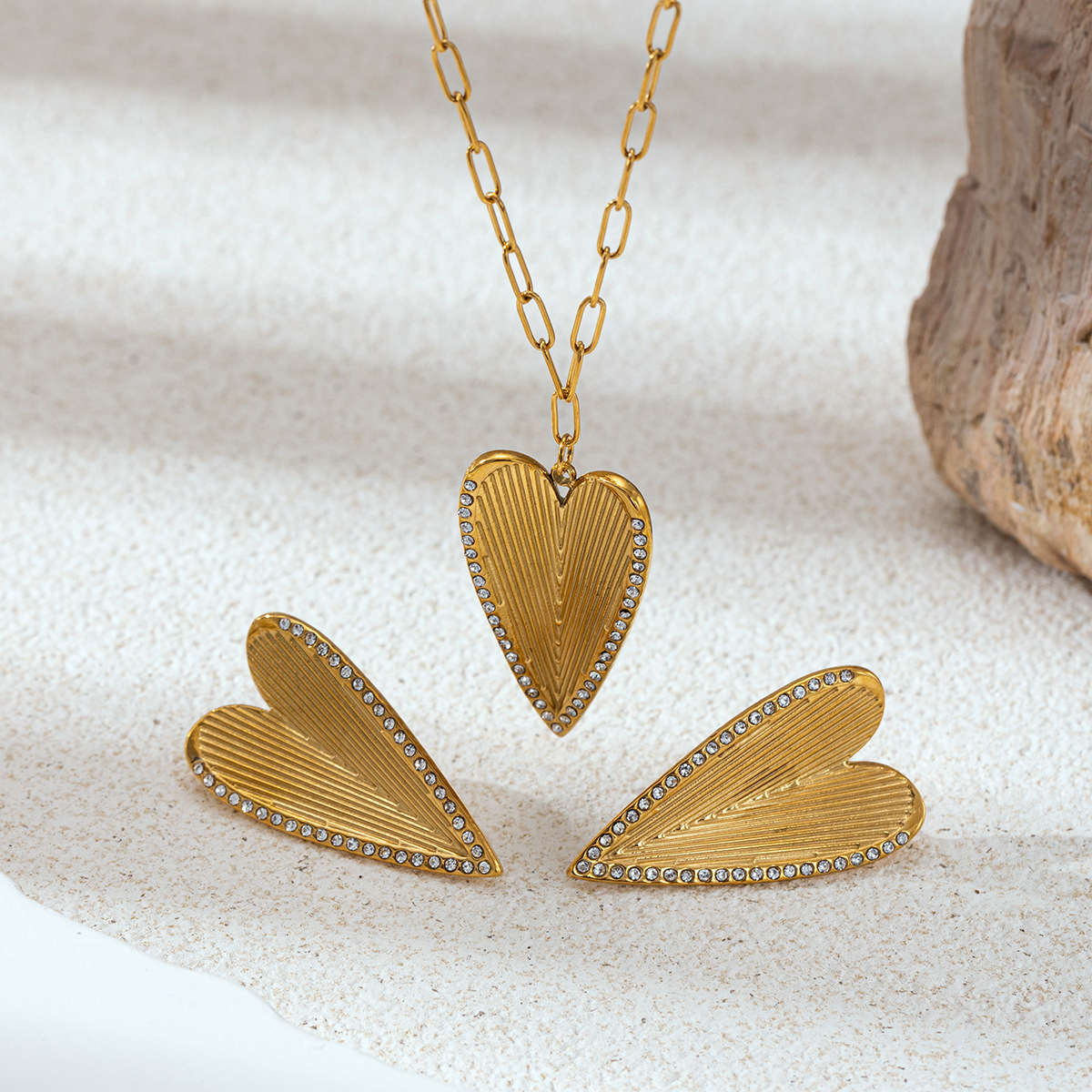Tina Europa y América acero inoxidable transfronterizo lujo ligero de alto nivel sentido de nicho diseño amor diamante collar de acero titanio mujer