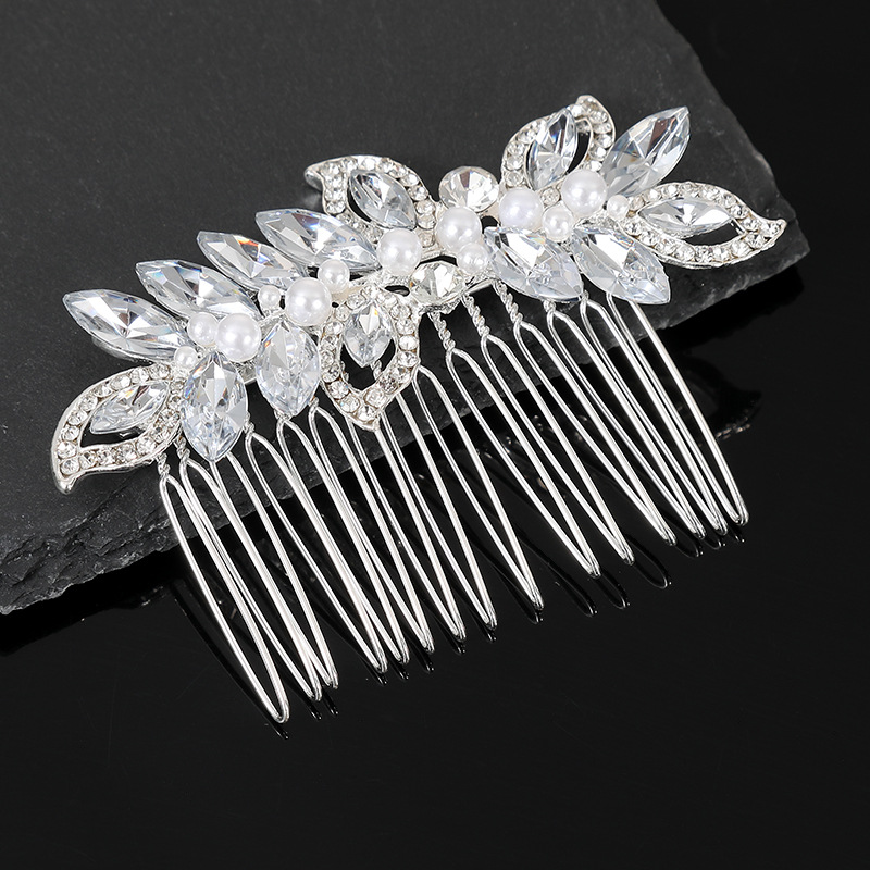 Peigne orné de cristaux, perles dorées et strass, bijou de coiffure de mariée, style transfrontalier européen et américain. Ornement en cristal, perle dorée, peigne à strass. Cheveux de mariée_voghion.com