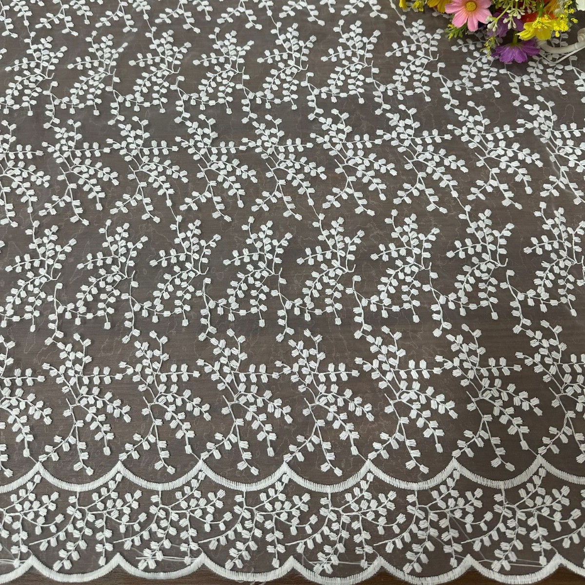 厂家直销洛丽塔欧根纱刺绣网纱蕾丝牛奶丝刺绣棉线刺绣网纱花边布