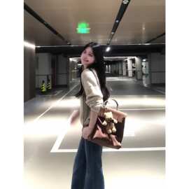韩系早秋季v领镂空上衣女高级感宽松绞花针织衫罩衫吊带两件套装