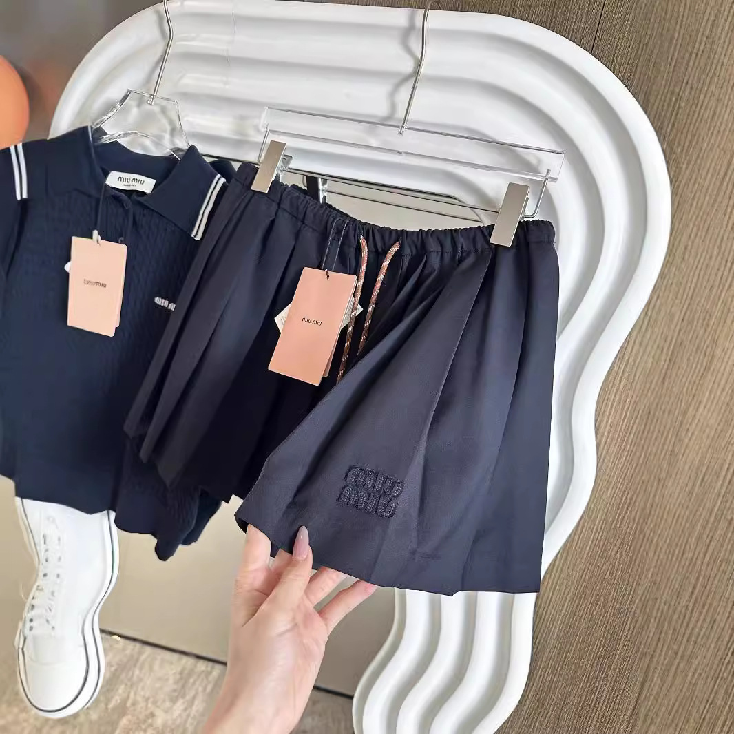 24Miu Spring and Summer New Style, Simple and Elegant Korean Style Drawstring Elastic Waist Navy Blue Pleated Short Skirt, Slimming Effect