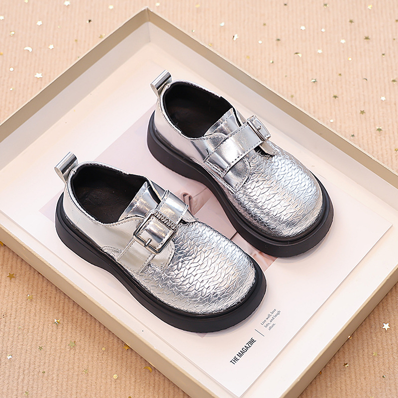Zapatos de cuero para niñas 2025 primavera y otoño nuevos zapatos de estilo de princesa de moda con suela suave negra estilo británico zapatos de moda