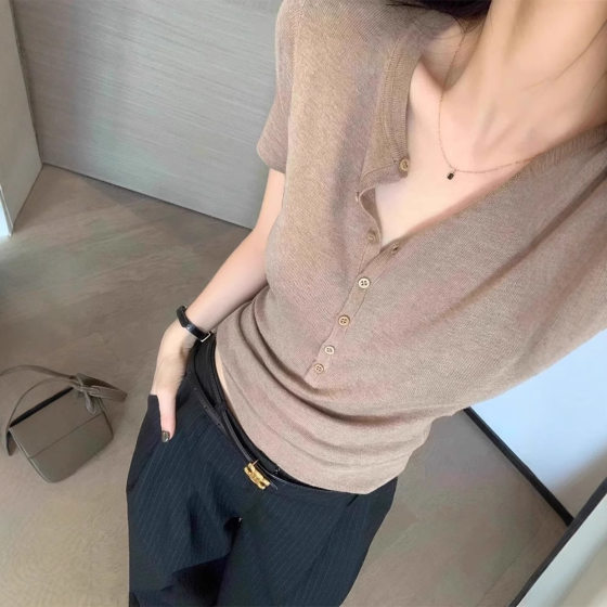 Senior Old Qian Feng Short-sleeved Knitted Sweater Women's Slim-fit Shoulder Top 2025 Summer khaki V-neck T-shirt Ice Silk Interior