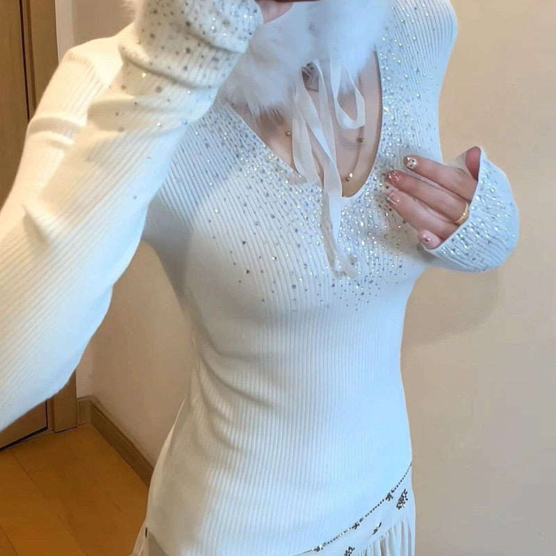 Plus-size V-neck knitted sweater for women, autumn and winter, French style, exquisite and high-end, slim-fitting, base layer top with rhinestones Plus-size V-neck knitted sweater for women, autumn and winter, French style, exquisite and high-end, slim-fitting, base layer top with rhinestones
