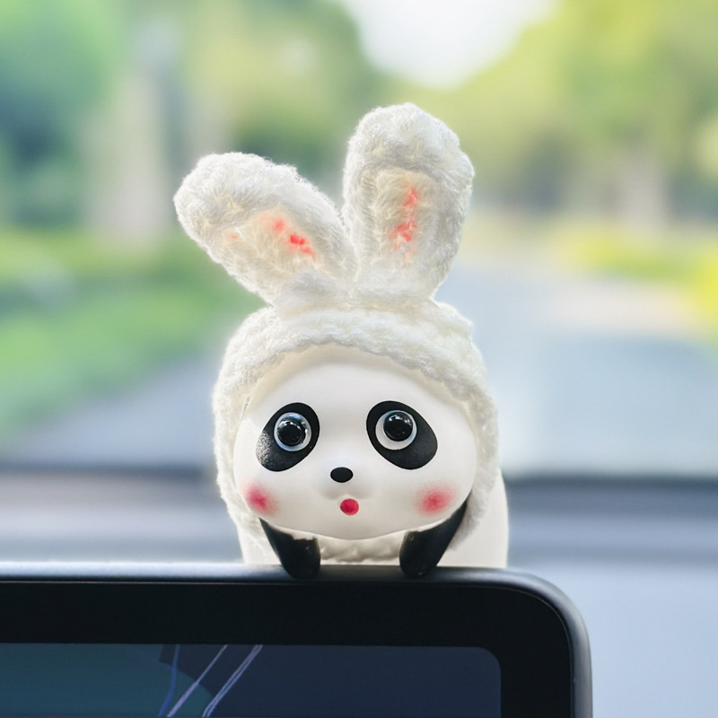 Lindos adornos de interior de coche panda, celebridades de Internet, consola central de coche, pequeños adornos de pantalla, accesorios de decoración de coche para niñas