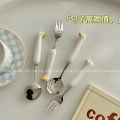 アヒルの食器の卸売りのステンレスの陶磁器のスプーンのもちのスプーンのスープのスプーンの卸売りの果物のフォークのスプーンの高い顔の値