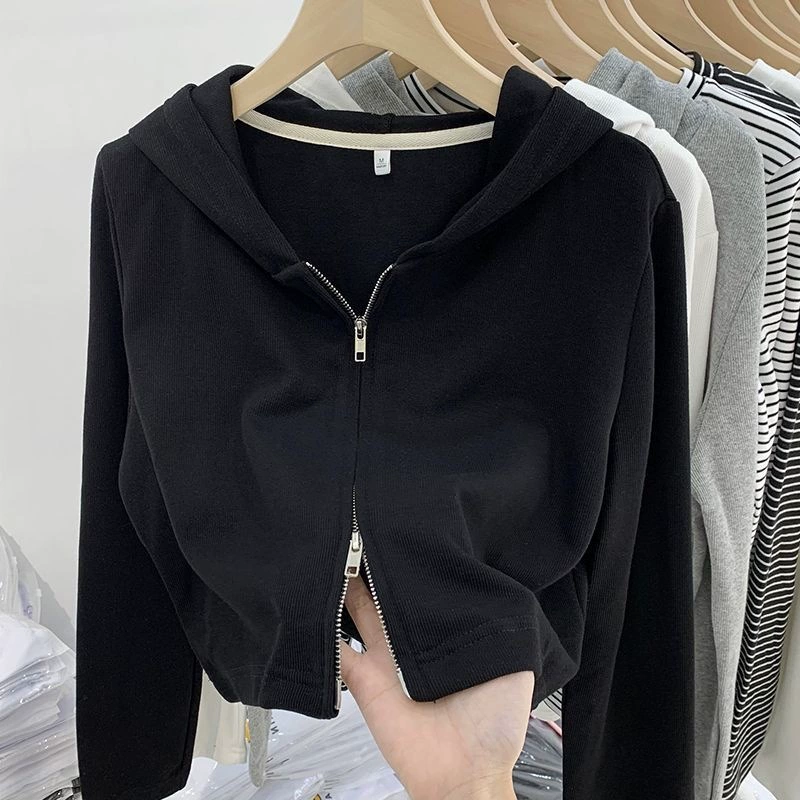 Европейский дизайн двойной молнии с капюшоном Короткая куртка осень-зима 2025 новый кардиган с резьбой