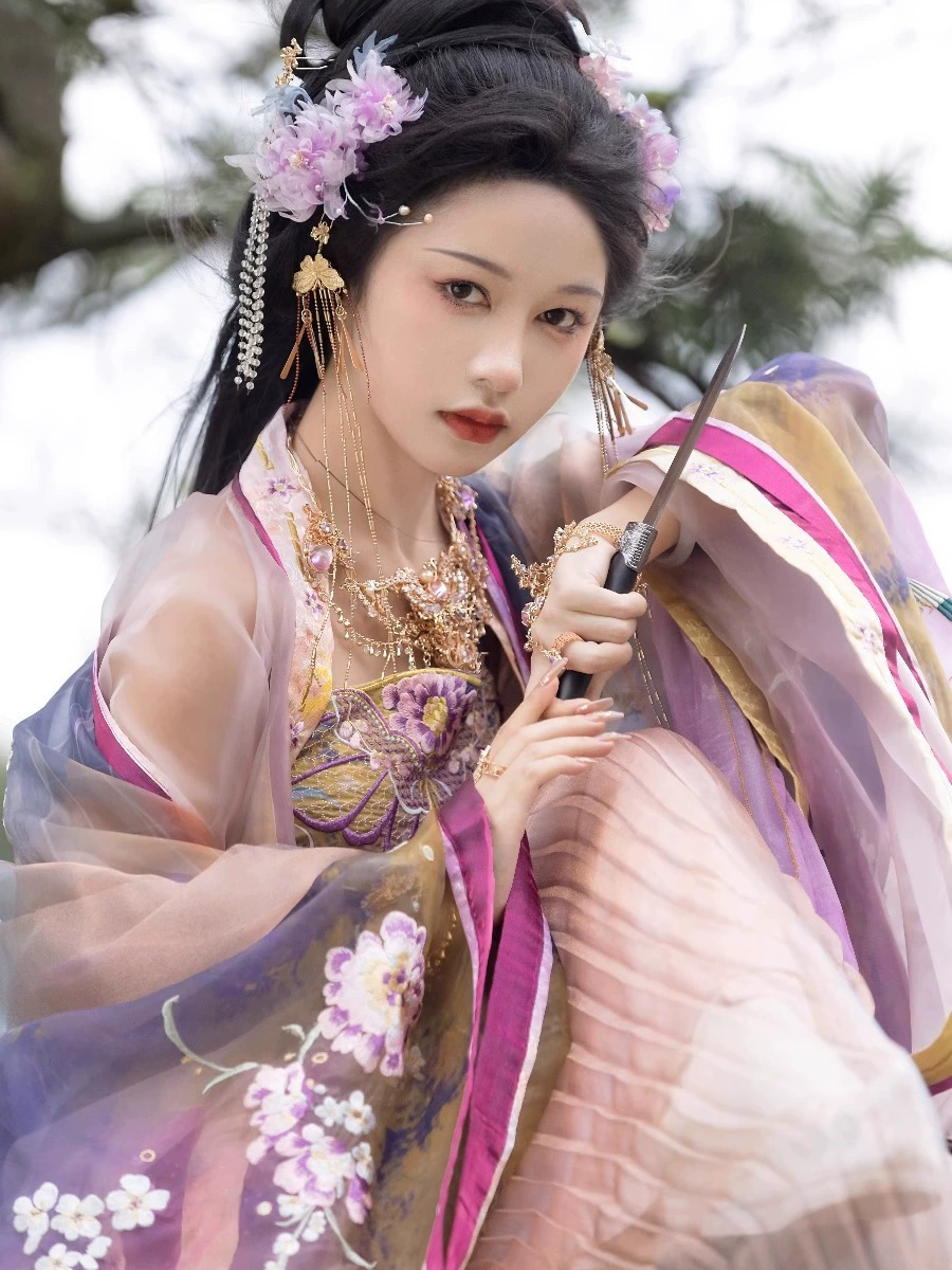 Подлинная оригинальная песня тяжелая вышивка с двойным рукавом и плиссированной юбкой великолепного национального стиля