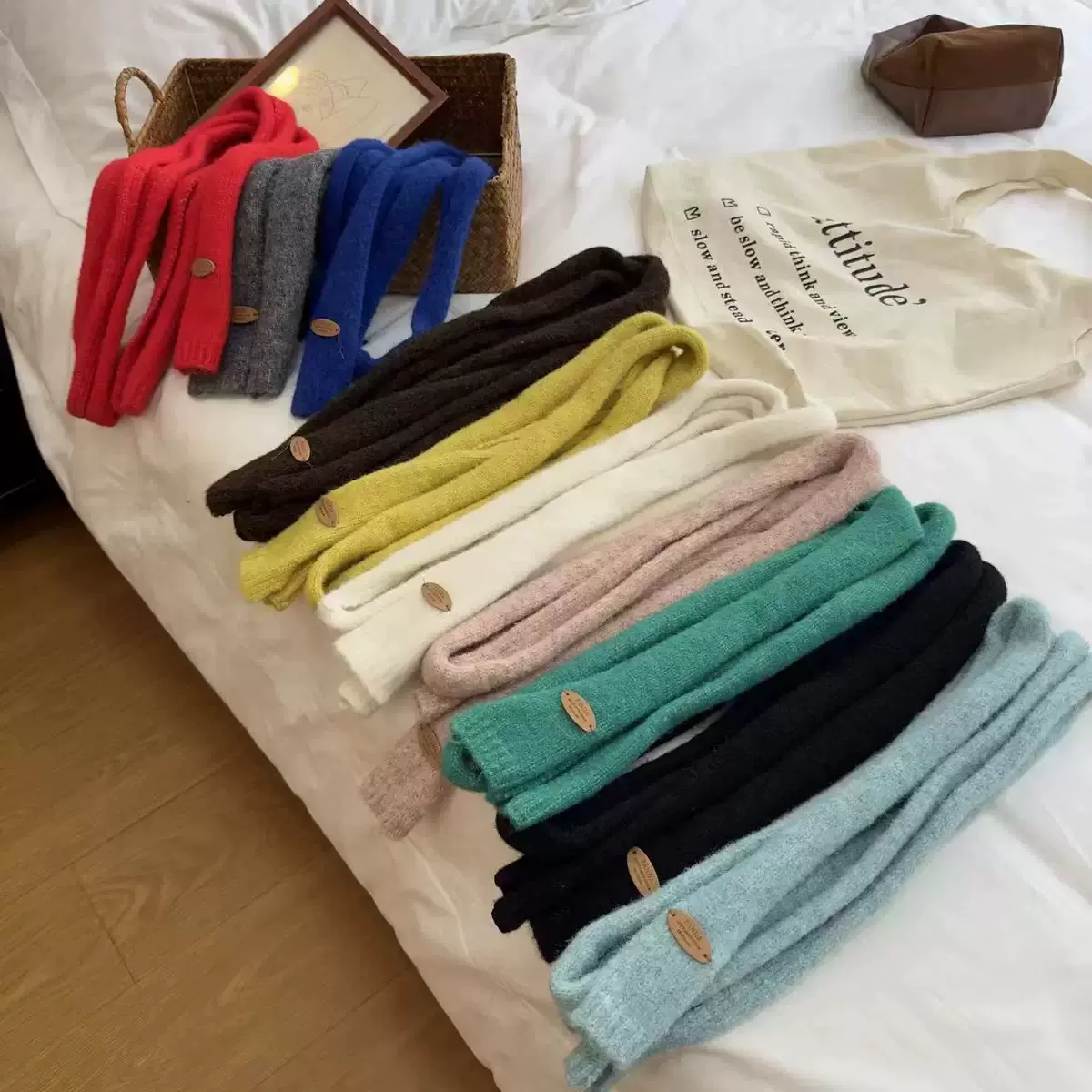 新款个性细窄长条腊肠围巾女韩版糖果色可爱柔软装饰百搭毛绒围脖