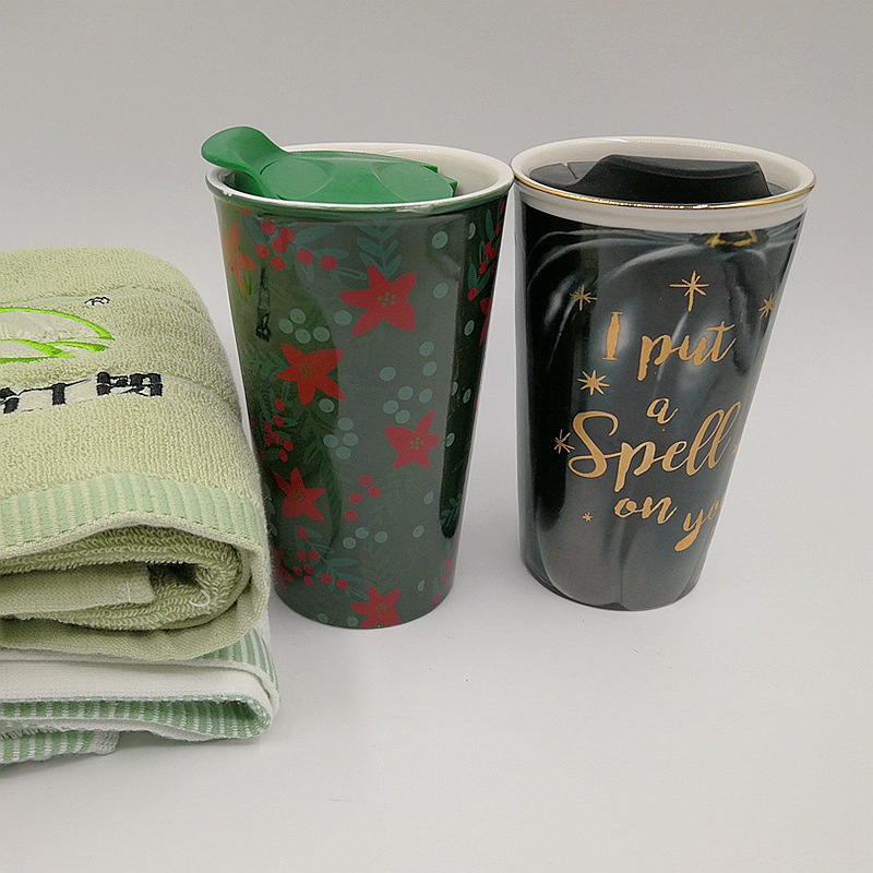 Aislado de doble capa de cerámica taza fresa patrón de bloqueo taza de café lindo cubierta de silicona Copa