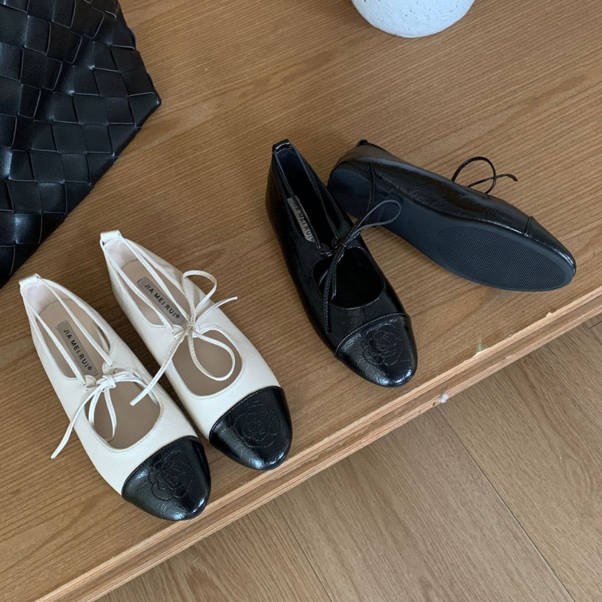 Wholesale In-Stock Chanel-Style Shallow Mouth Women's Round-Toe Versatile Color-Block Bow Ballet Shoes Camellia Women's Shoes