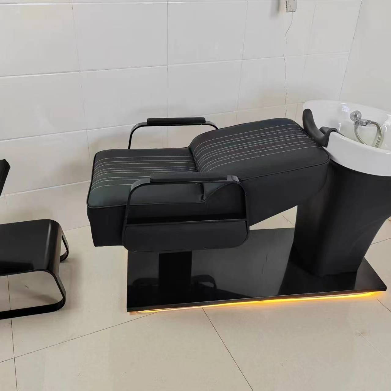 Barbería de celebridades de Internet, cama de champú, peluquería, lavabo profundo de cerámica, peluquería, cama de descarga, cama de masaje semi-reclinada, estándar oficial