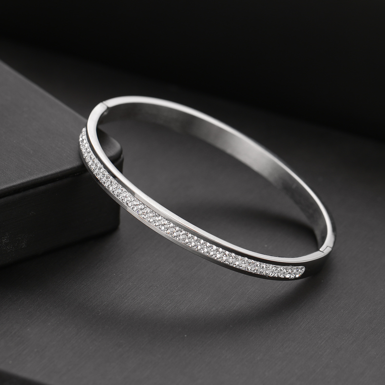 Zircon Inlay Material Bangle Classification Wholesale Lady Circle Stainless Steel Zircon Bangle