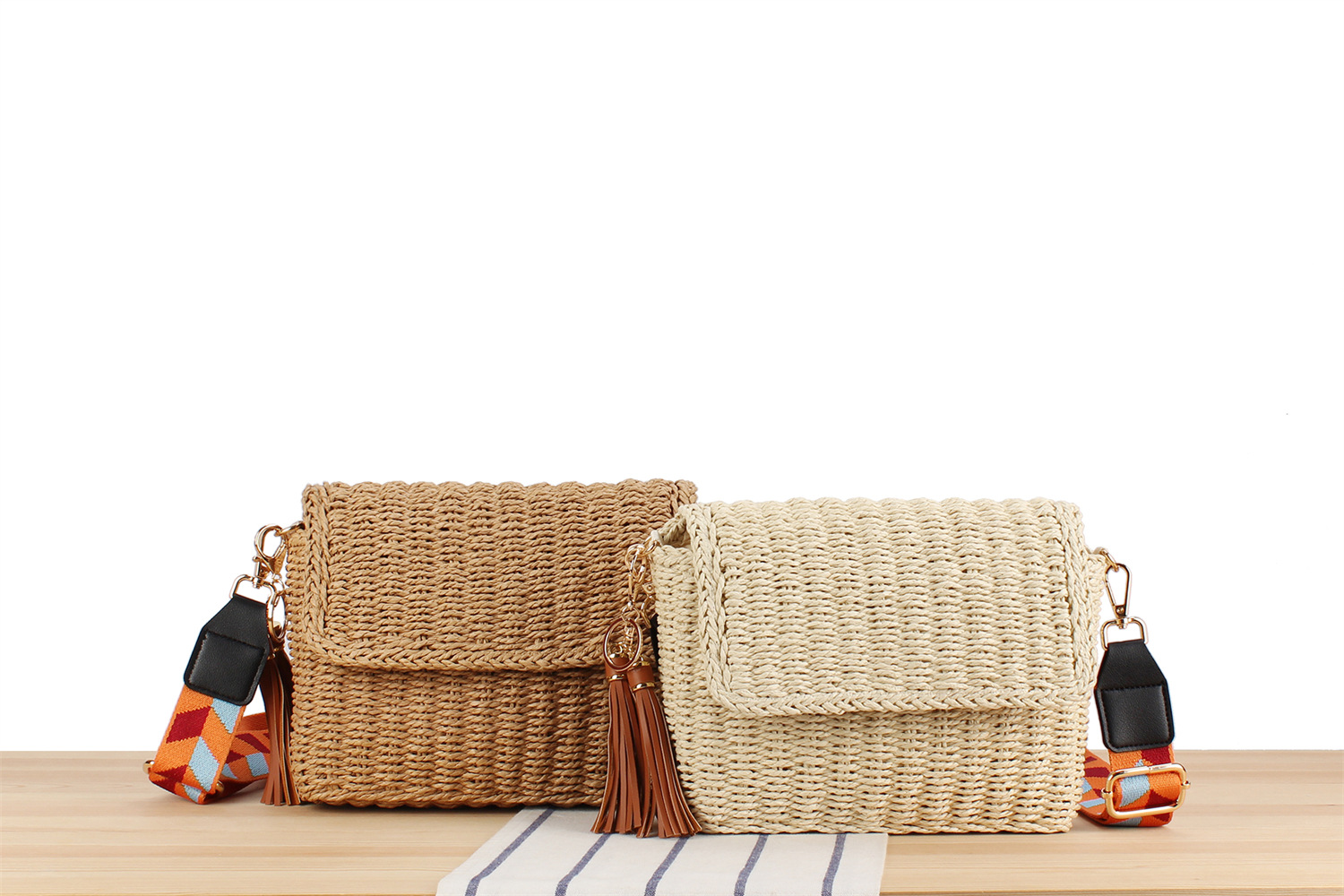 Women's Small Paper String Solid Color Vacation Weave Bucket Magnetic Buckle Straw Bag display picture 1