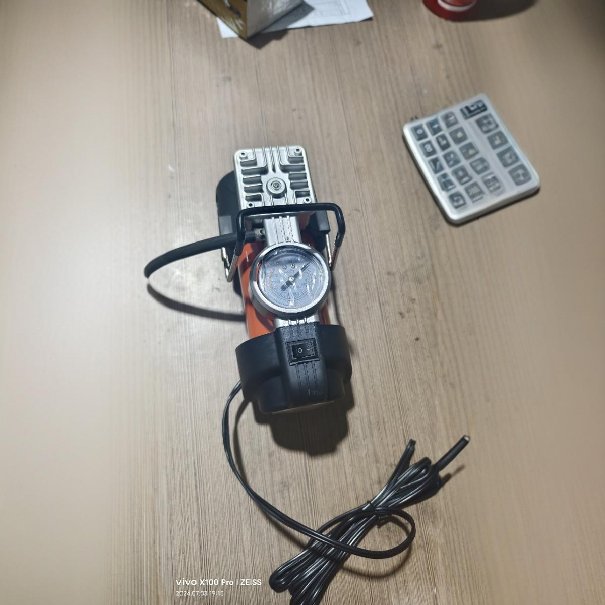 供应梦森1312机械单缸汽车轮胎充气泵 带LED灯车载充气泵