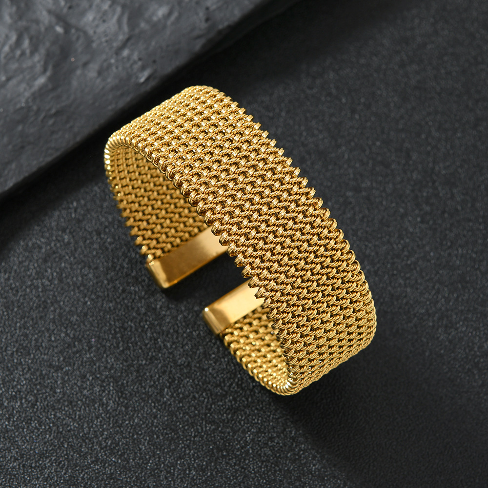 Europa y América venta caliente pulsera de malla de acero lujoso ligero temperamento C abertura pulsera mujer oro 18k joyas de acero inoxidable