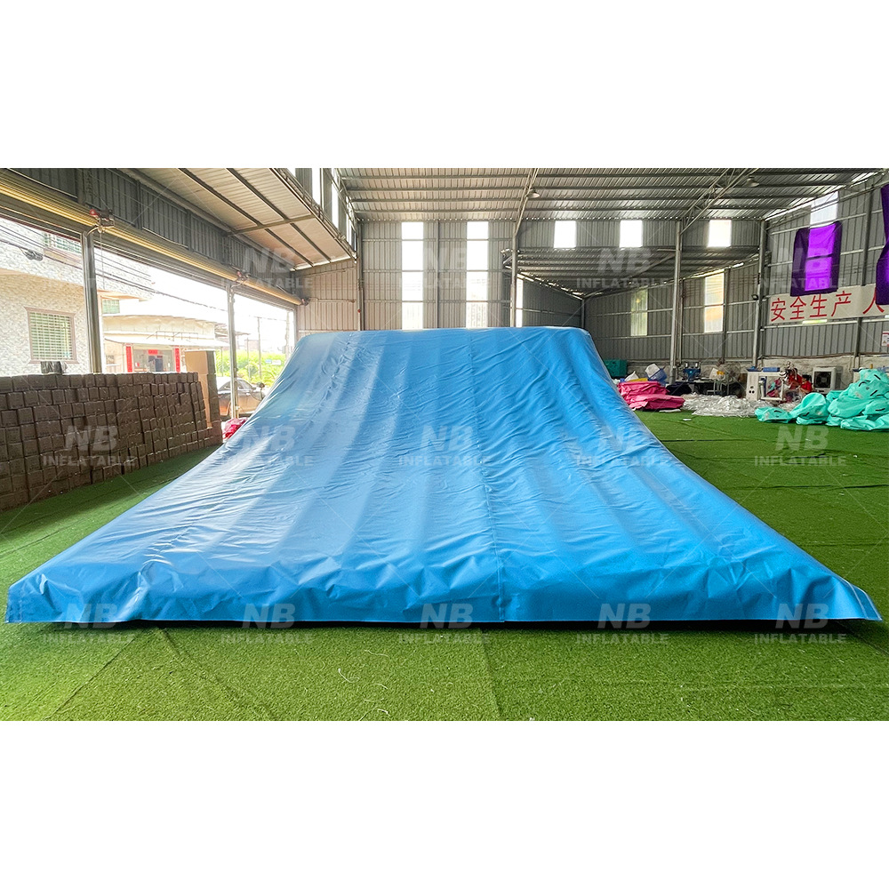 Cojín de aire de esquí inflable al aire libre grande para entrenamiento de motocicleta extremo deportivo seguro anti-caída cojín de aire de onda inclinada