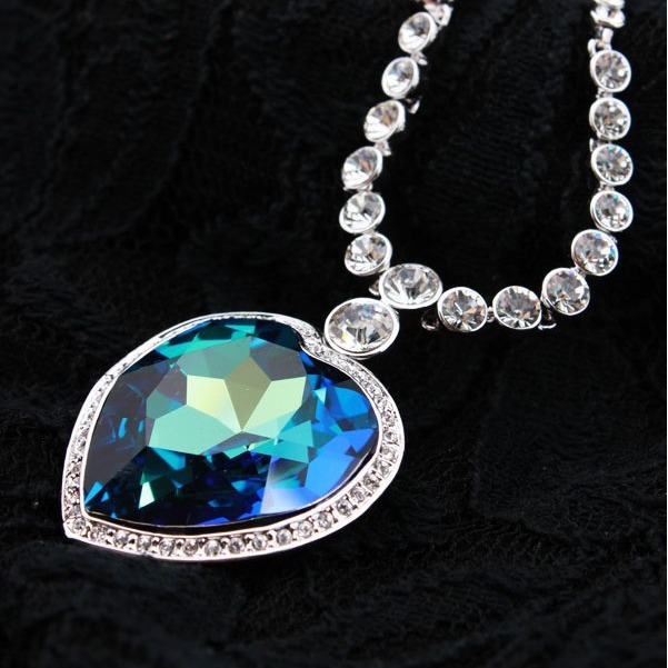 ŷ��ʱ����ɫ���亣��֮������Ů  �µ���ˮ�����ε�׹ 400705