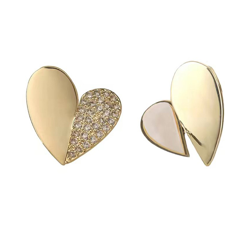 С䵭βԳƶŮԼƸаĶ