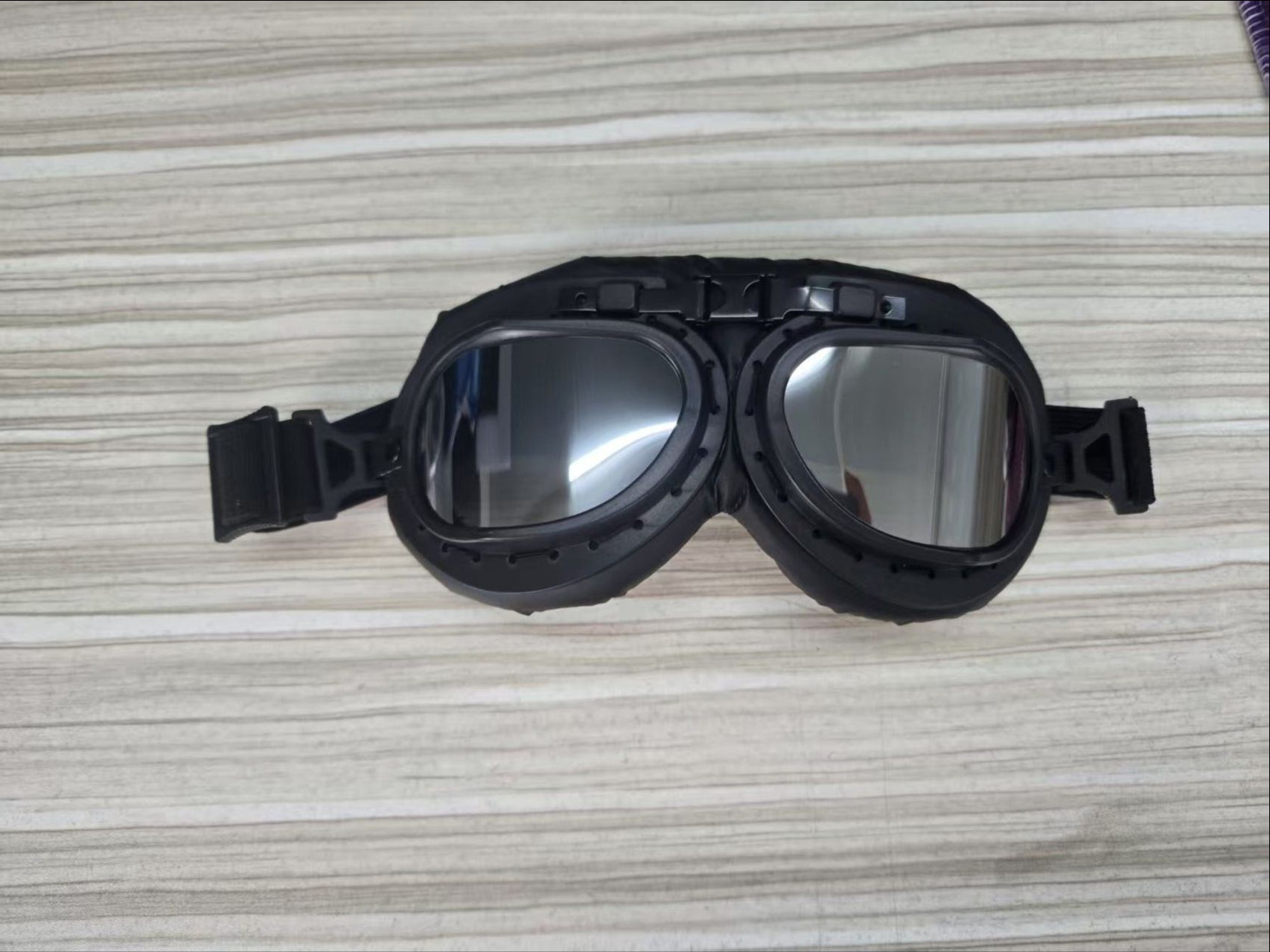 Черная рамка, плоский угол, серебряная пластина