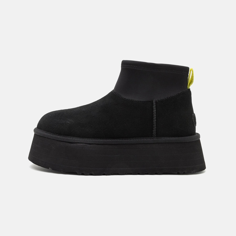 Estrellas con el mismo invierno de 2024 nuevo tipo de botas de fondo grueso de altura mini mini pieles de tubo corto una botas de nieve mujeres