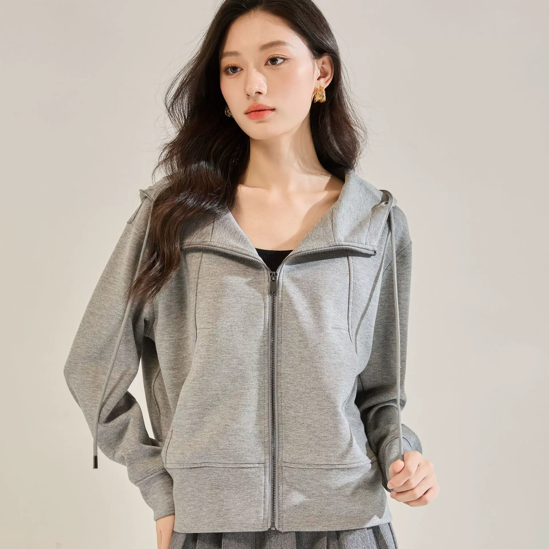 25秋季新款丝滑软弹挺阔有型连帽拉链开衫宽松卫衣短外套女22652