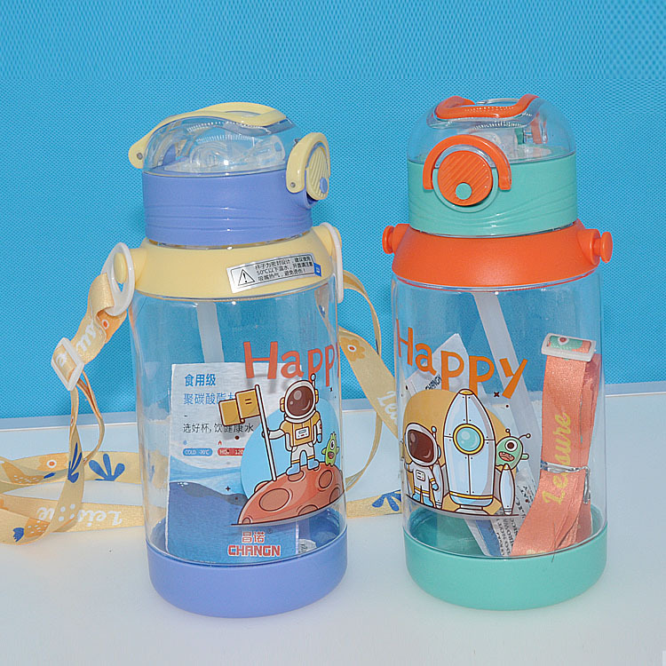 Tianyi nuevo estilo de paja taza de dibujos animados para niños taza de plástico portátil de gran capacidad al aire libre taza de agua correa portátil taza de agua