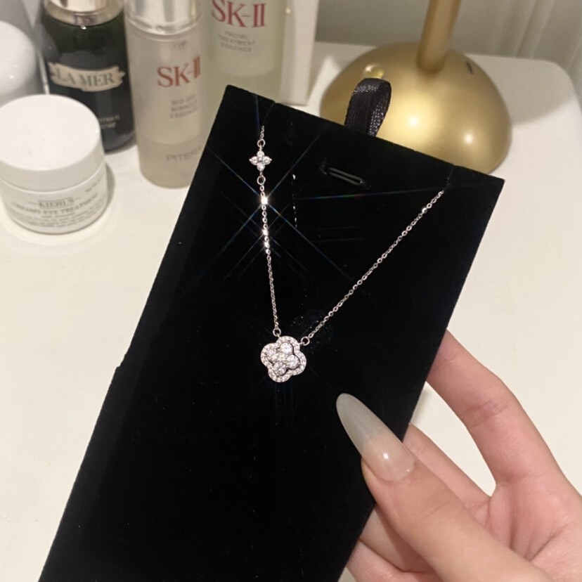 Sparkling Diamond Four-leaf Clover Necklace For Women Elegant Style_voghion.com