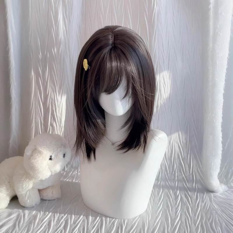 [First Love] Wig for Women with Medium-Length Hair with Fake Bangs, Natural Layered Clavicle Hair, Short Hair, Age-Reducing Full Headgear
