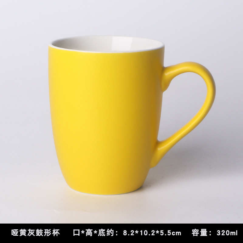 Taza de cerámica de color caramelo de estilo coreano taza de agua del hogar taza de regalo logotipo impreso letras taza de leche de café