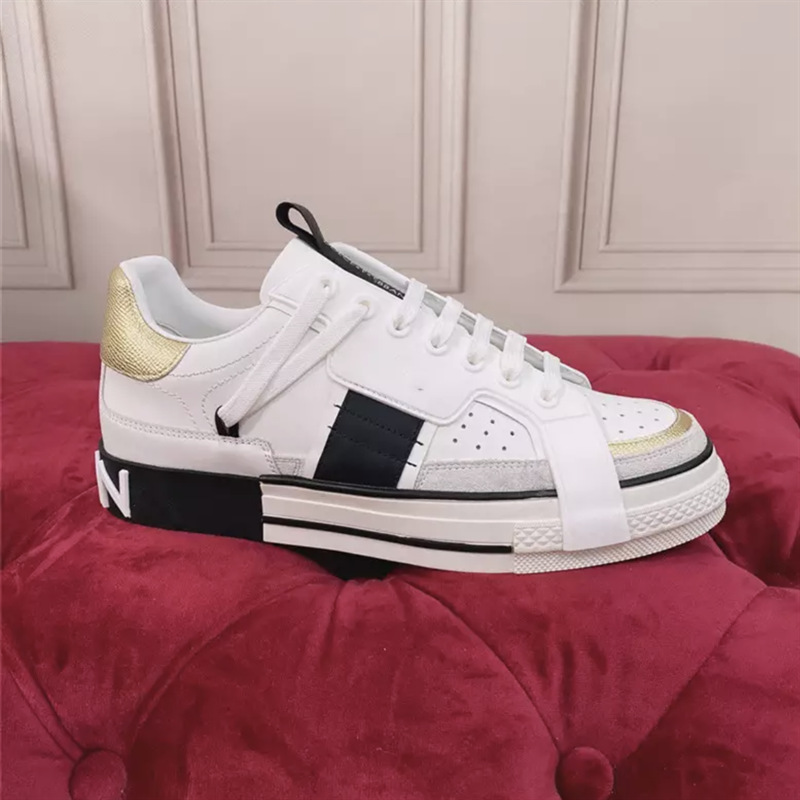 Zapatos deportivos casuales transpirables y perforados de moda coreana estilo DG, versión superior, para hombre, invierno 2025, zapatos blancos de moda europeos y americanos para mujer.