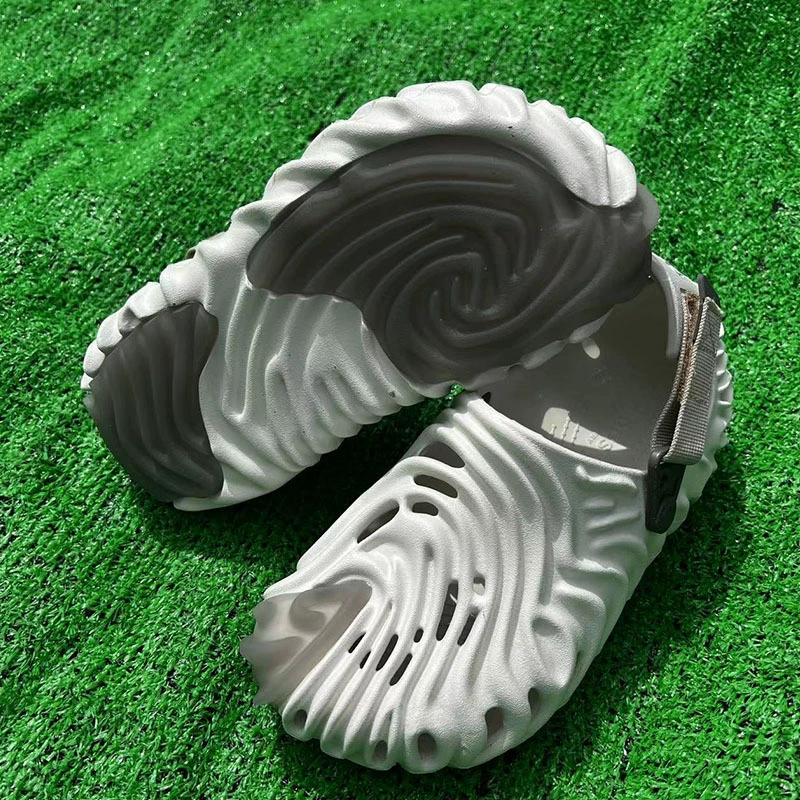 Обувь Salehe с отверстиями для отпечатков пальцев для мужчин и женщин, повседневная пляжная обувь для пар, модные сандалии и тапочки для верхней одежды оптом.