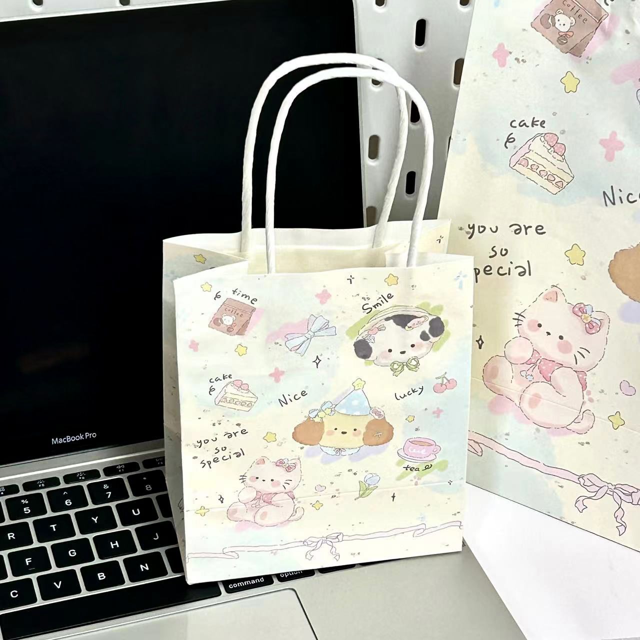 Bolsa de regalo de alta cara ins cachorro fiesta de té bolsa de regalo hermosa bolsa de embalaje de regalo de dibujos animados lindos bolsas de mano