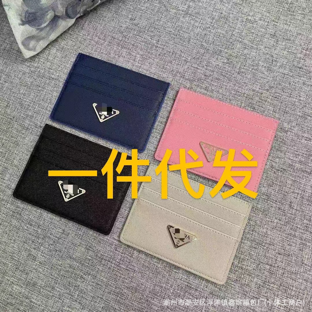 Paquete de tarjetas Juego de tarjetas 7 modelos de tarjeta P fabricante spot al por mayor marca de moda patrón de cruz estándar triangular gran marca cuero suave alto
