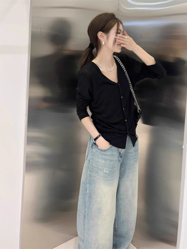 灰色v领长袖t恤女士2025春秋新款设计感排扣褶皱收腰显瘦正肩上衣|undefined