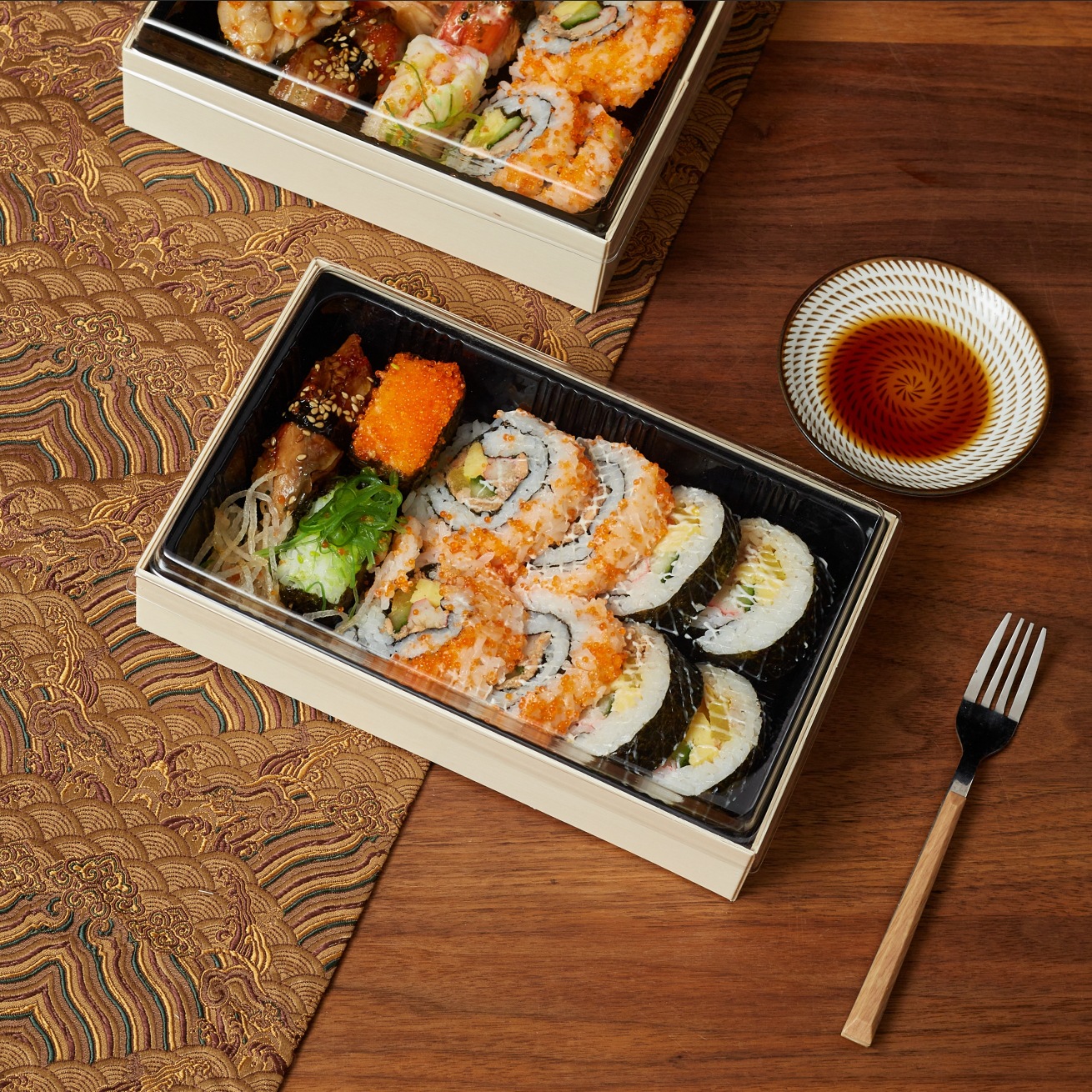 Caja de embalaje de sushi de madera japonesa desechable salmo envasado comida cocinada caja de comidas salmón sashimi caja de embalaje de olla caliente