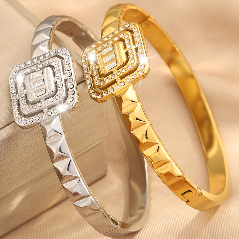 Pulsera Cuadrada Calada con Diamantes de Acero de Titanio, Resistente a la Desteñidura, para Parejas image 3
