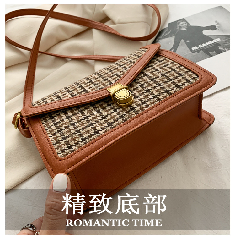 Retro Fashion Messenger Bag display picture 22