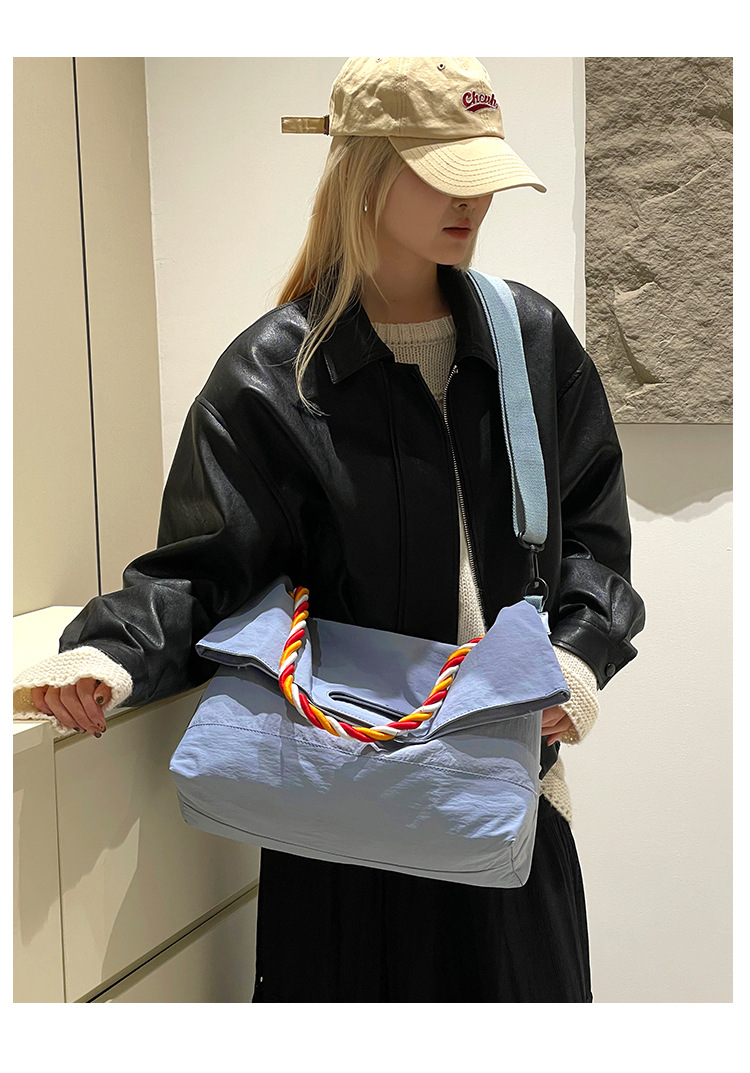 Colorful Fox's new niche women's thick-rope nylon fabric large-capacity commuter messenger single-shoulder bag undefined