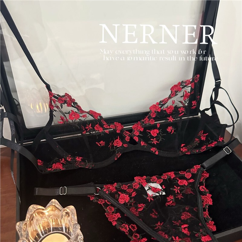 Sexy Mature French-Style Floral Mesh Embroidered Lace Ultra-Thin Bra Set with a Charming Red and Black Color Contrast Sweet Lingerie Sexy Mature French-Style Floral Mesh Embroidered Lace Ultra-Thin Bra Set with a Charming Red and Black Color Contrast Sweet Lingerie