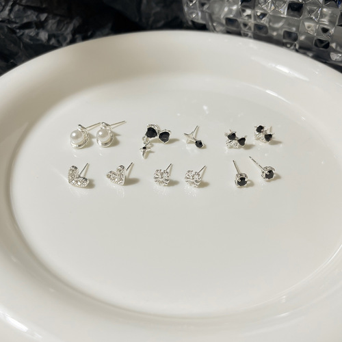 Black love zircon earring set, cold, sweet and cool style, exquisite niche design earrings, new earrings for autumn and winter