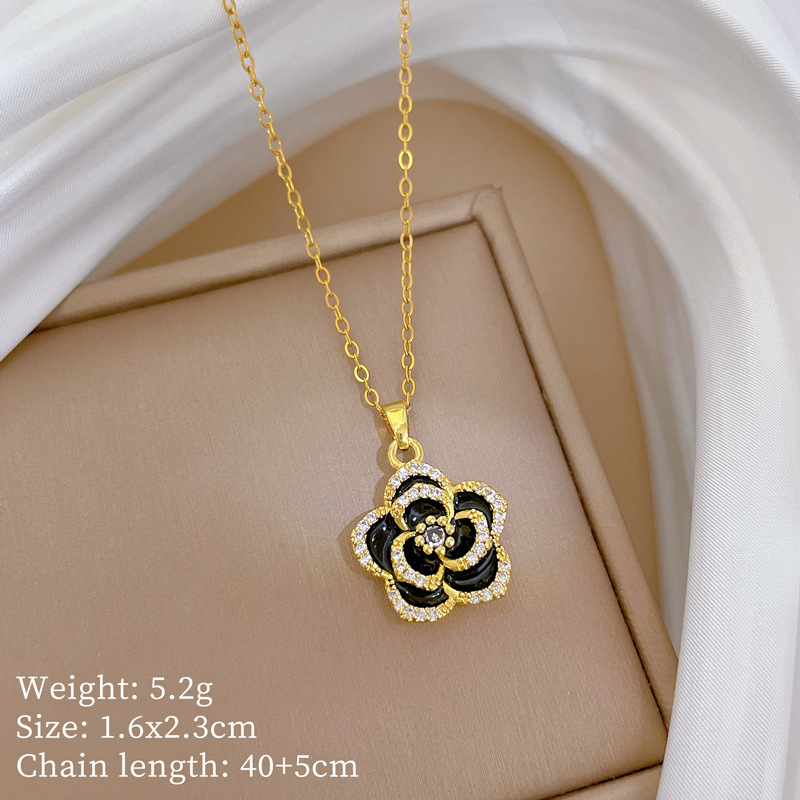 [Conjunto] Camellia goteando aceite collar de boda transfronterizo de lujo ligero rojo neto femenino cadena de clavícula de todo fósforo cadena de acero de titanio image 7