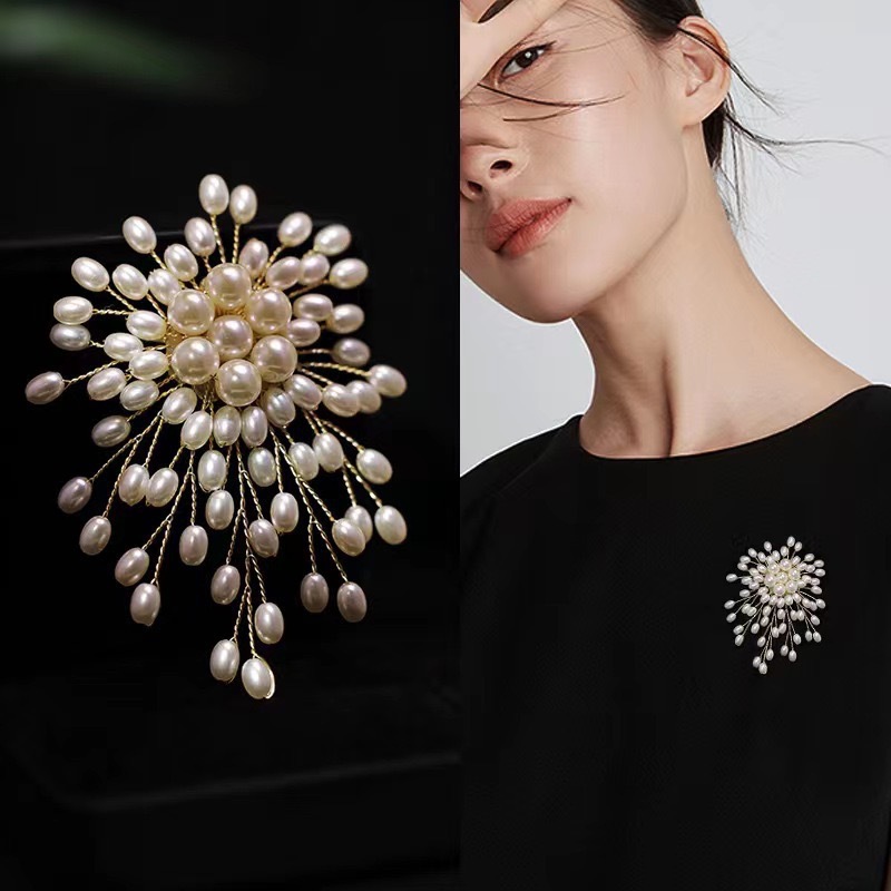 High-end All-match Pearl Brooch Women's Elegant Oval Coat Pin Fashion Accessories Exquisite Corsage Accessories