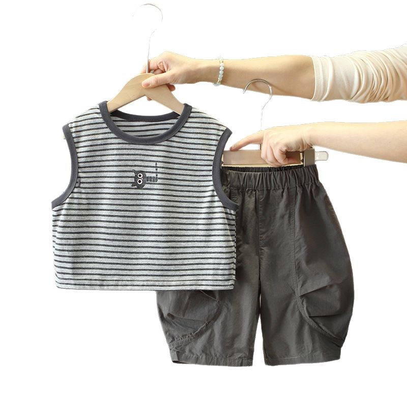 8078 traje de chaleco sin mangas de verano para niños 2025 nueva versión coreana para niños de dos piezas ropa de verano para bebés de moda
