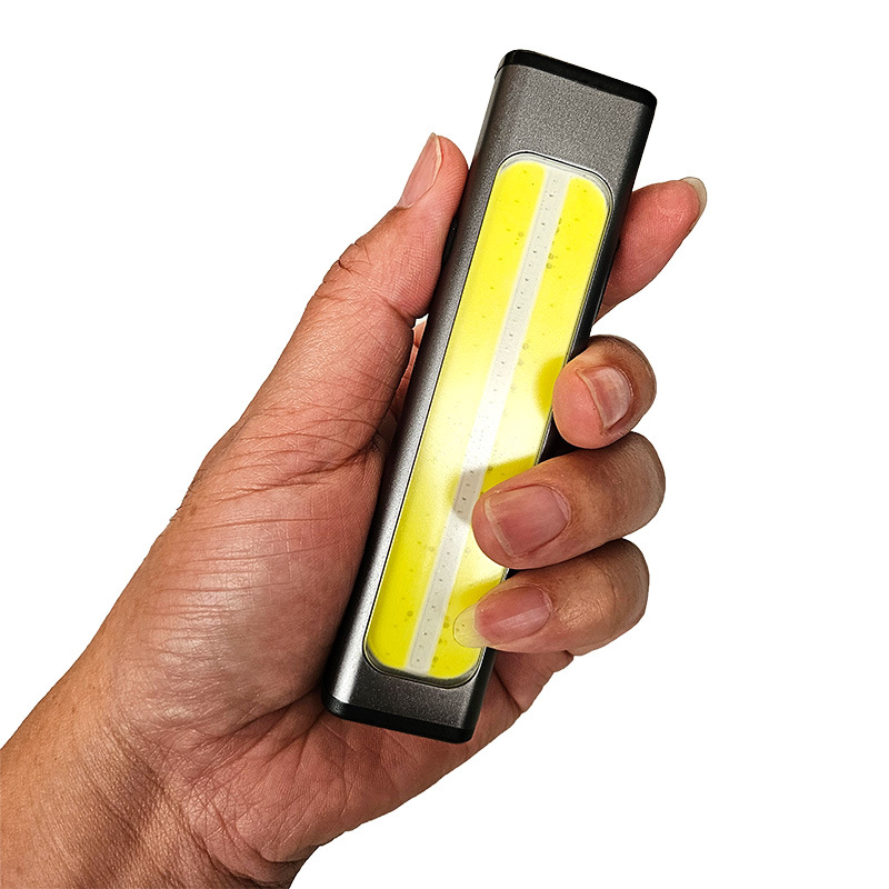 Nueva luz de trabajo, linterna COB, hebilla colgante de succión magnética, iluminación de luz doble, cuerpo de aleación de aluminio, luz roja y azul aerodinámica