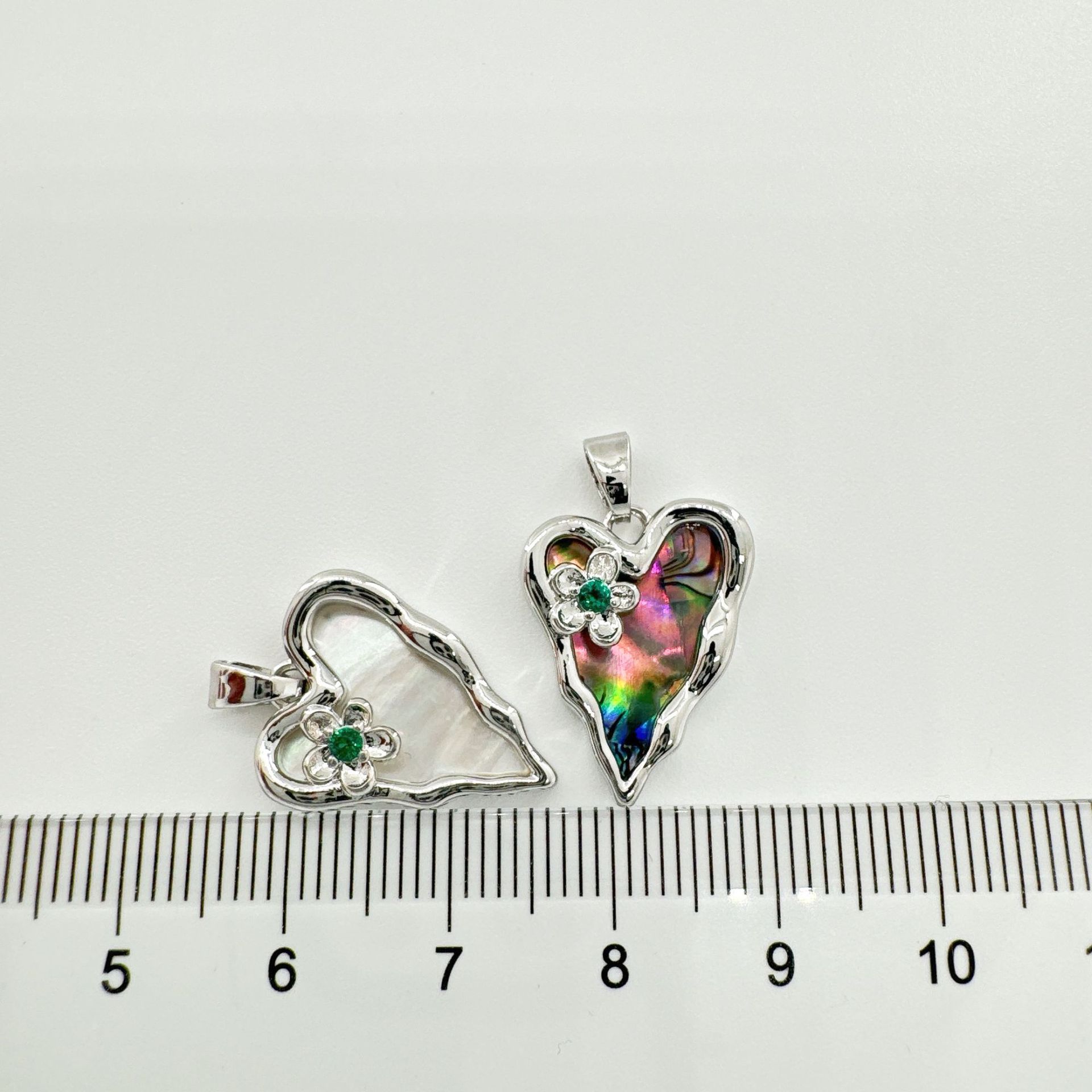 7g Weight Pendant Jewelry Making Type 21mm Jewelry Making Size Shell, Zircon Inlay Material DIY Jewelry Accessories Classification 1 Piece Quantity Copper Material Heart Shape, Flower Pattern Inlay Design Simple Style, IG Style Style 1 Piece 21mm Copper Shell Zircon Heart Shape Flower Pendant 9